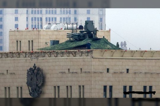  Oro gynybos sistema „Pancir“ ant Rusijos Gynybos ministerijos stogo.