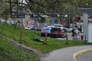 Išvydus gulintį žmogų vilnietę be žado paliko pro šalį ėjusios poros žodžiai