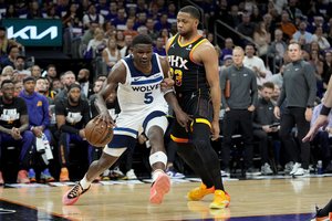 K. Durantą „suvalgęs“ A. Edwardsas prirėmė prie sienos nė karto nepirmavusią „Suns“ ekipą 