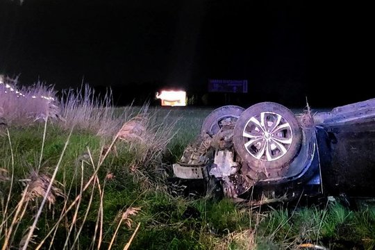 Tragedija magistralėje Vilnius-Klaipėda: per „Lexus“ avariją žuvo keleivė.