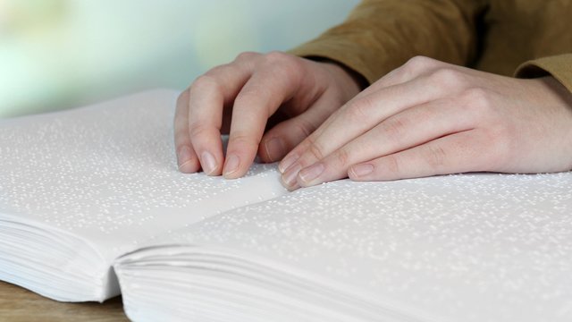 Turintiems regos negalią literatūros prieinamumas vis dar ribotas – per metus Brailio raštu parašoma vos keliolika knygų