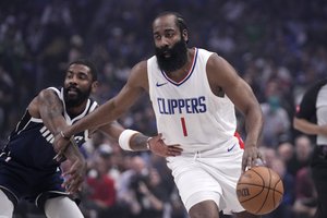 Įspūdingai smogusi „Clippers“ vos neprisižaidė: iššvaistė net 31 taško pranašumą, bet šventė pergalę