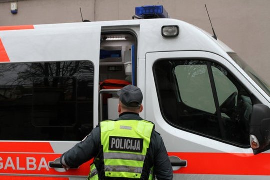 Vilniuje automobilis parbloškė į gatvę išbėgusį devynmetį berniuką