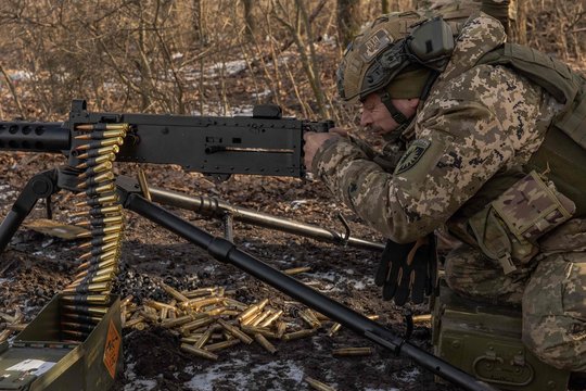 „Pandoros skrynia atidaryta“: Ukraina fronte priversta priimti ypač sunkų sprendimą