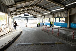 Svarbūs eismo pokyčiai Vilniaus oro uoste: ką nuo šiol būtina žinoti keleiviams, atvykstantiems į oro uostą automobiliu