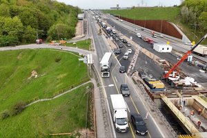 Pakeista eismo tvarka prie „Megos“ Kaune tapo kantrybės išbandymu: nusidriekė milžiniškos spūstys