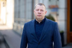 Karo nusikaltimai, skundai dėl mobilizacijos ir didelis trūkumas: kaip Ukrainoje dabar veikia teismai – iš pirmųjų lūpų 