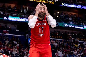 Jonas Valančiūnas su „Pelicans“ pradeda atostogas – galingą lietuvio pasirodymą numarino „Thunder“