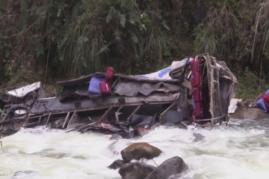 Andų kalnyno avarija neaplenkė ir šį kartą: autobusui nugarmėjus šlaitu žuvo 25 žmonės