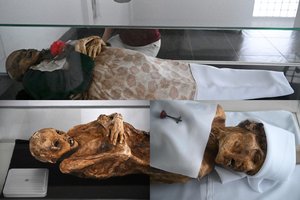 Glumina keisti radiniai: miestelyje mumijomis virto mažiausiai 100 mirusiųjų kūnų