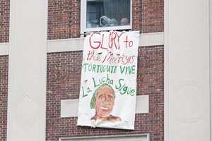 Baltieji rūmai nepalaiko protestuotojų veiksmų užgrobiant Kolumbijos universiteto pastatą