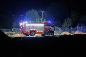 Nukeltų garažų teritorijoje Pašilaičiuose – liepsnos: degė paliktos padangos ir šiukšlės