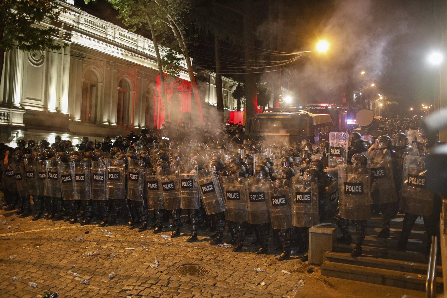 Sakartvele Tęsiantis Protestams Prieš Rusišką įstatymą – Smurto ...