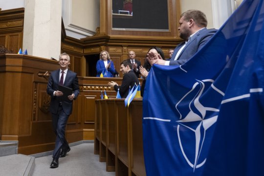 Jensas Stoltenbergas pasakė kalbą Ukrainos parlamente.
