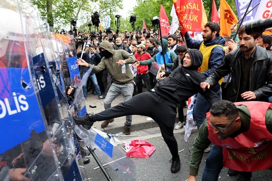 Stambule per demonstracijas sulaikyta dešimtys žmonių.