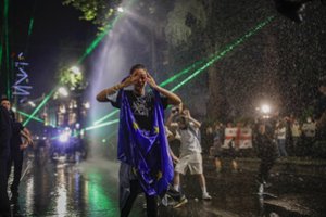 Sakartvelo parlamentas pritarė „užsienio agentų“ įstatymo projektui: tūkstančiai gyventojų vėl išėjo protestuoti