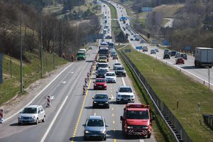 Sunerimo dėl elektromobilių svorio: jis gali neigiamai paveikti kelių infrastruktūrą