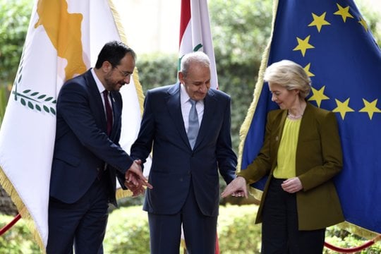 Kipro prezidentas Nikosas Christodoulidisas, Libano ministras pirmininkas Najibas Mikatis ir EK pirmininkė Ursula von der Leyen.