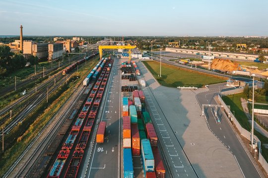 Europos Komisija patvirtino, kad Lietuva sėkmingai įgyvendino pirmąją 83 mln. eurų vertės Europos Sąjungos (ES) finansavimo sutartį, skirtą „Rail Baltica“ projektui.