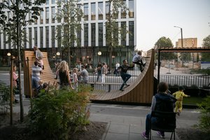 Apklausa: dauguma lietuvių prieštarautų S. Nėries vardo pavadinimų keitimui