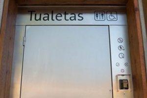 Marijampolėje ugniagesiai gelbėjo tualete užstrigusį vaikiną