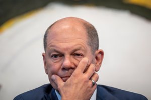 O. Scholzas pasmerkė išpuolį prieš vieną iš savo partijos deputatų kaip „grėsmę“ demokratijai