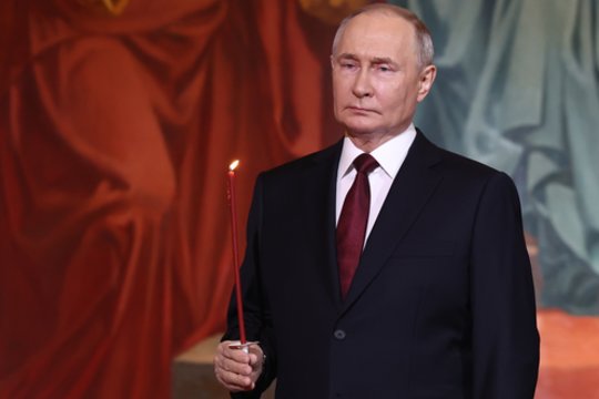 Stačiatikių Velykų proga V. Putinas dalyvavo patriarcho Kirilo aukotose mišiose.