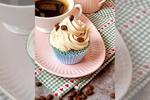 Lengvai paruošiami ir išraiškingo skonio keksiukai su kavos kremu: ir sau, ir svečiams