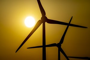 Geri orai paveikė ir elektros kainas – šios praėjusią savaitę mažėjo beveik perpus