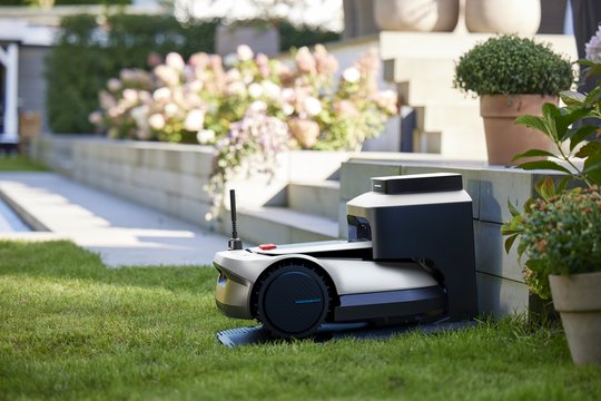 Pažangi, pasaulyje pripažinta namų robotų gamintoja „Ecovacs Robotics“ („Ecovacs“), išsikėlusi ambicingą tikslą, jį įvykdė su kaupu – sukūrė vejos pjovimo robotą GOAT G1, kuriame dera geriausios šių įrenginių savybės.