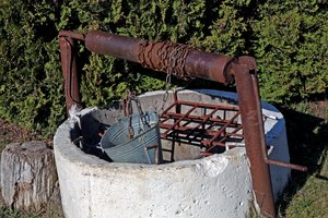 Klaipėdoje į šulinį įkrito moteris – ją gelbėti suskubę ugniagesiai reagavo žaibiškai