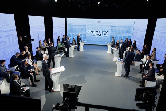 Pirmadienio vakarą kandidatai į šalies vadovo kėdę vėl susitiko televiziniuose debatuose.