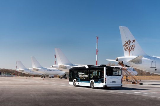 Lietuvos oro uostai pirks elektra varomus autobusus keleiviams Vilniaus oro uoste aptarnauti.