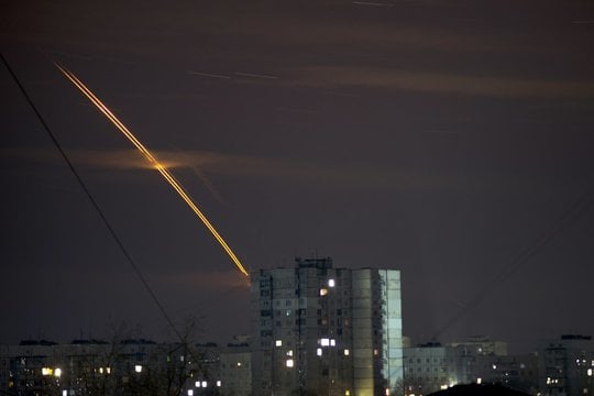 Raketų ataka ir oro pavojus Kyjive: Ukrainai pavyko sunaikinti visus taikinius
