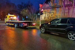 Vairuotojai turėtų tai žinoti: atvejai, kai jūsų automobilis gali būti nutemptas arba net konfiskuotas