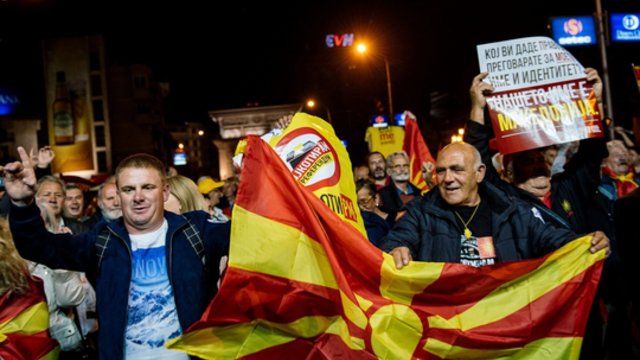 Šaurės Makedonijoje prasidėjo parlamento ir prezidento rinkimai: nusivylusi visuomenė tikisi opozicijos pergalės