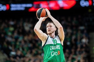 „Valencia“ ekipa nebesiekia R. Šmito parašo: aiškėja kita latvio karjeros stotelė