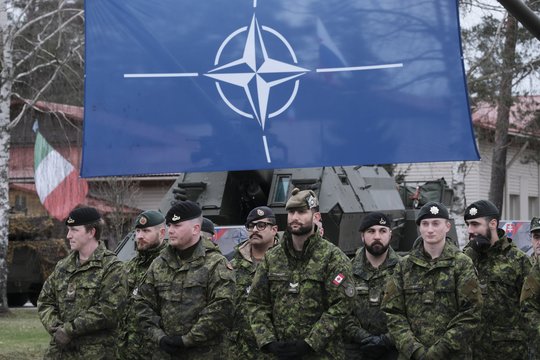 NATO kariai.