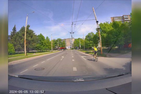 „Kelių patruliai: viskas užfiksuota“: vairuotoją pribloškė dviratininko vairavimas