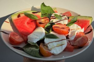 Ieškantiems nebrangių eksperimentų virtuvėje: dūmo skonio arbūzas nustebins visus