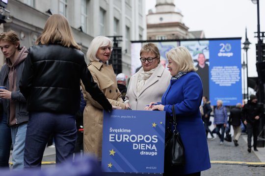  Lietuva švenčia 20-ąsias narystės ES metines: Vilniaus gatvė laikinai tapo Europos gatve.<br> V.Skaraičio nuotr.