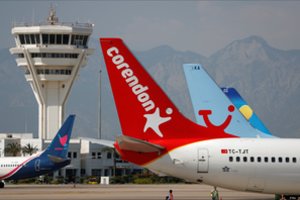 Į Turkijos kurortą besileidžiančiam keleiviniam lėktuvui sprogo padanga