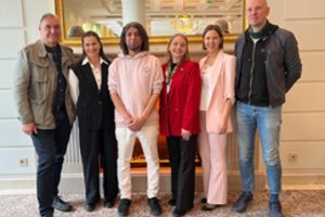 Atlikėjai patys imasi referendumo dėl pilietybės viešinimo: Rotušėje – koncertas balsavusiems