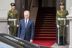 Žiniasklaida: motinystės atostogose esanti G. Nausėdos patarėja jo rinkiminei kampanijai pervedė 16 tūkst. eurų