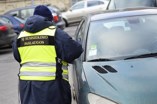 Nuo gegužės 15 dienos gauti Vilniaus miesto parkavimo leidimus, pasitikrinti ir sumokėti vietinės rinkliavos mokestį gavus „geltonąjį lapelį“, klientai galės tik JUDU svetainėje ir savitarnoje.