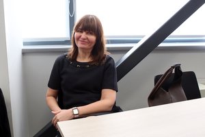 Paslaptinga moteris traukia ir pinigus, ir nesėkmes: po susitikimo teisme atsidūrė ir meras, ir būrys žinomų teisėjų