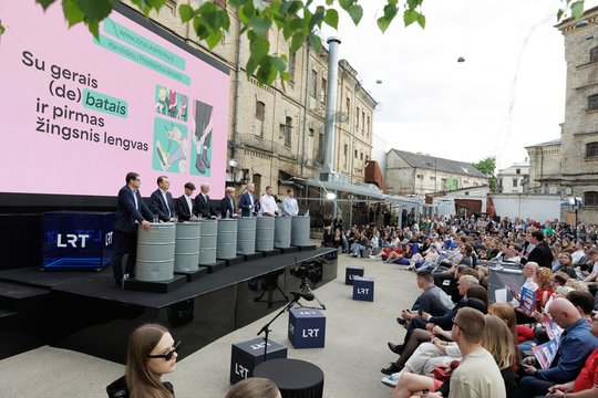 Debatai, kuriuose dalyvavo aštuoni prezidento posto siekiantys kandidatai, neseniai buvo surengti buvusio Lukiškių kalėjimo kieme. Tai vienas spalvingesnių dabartinės rinkimų kampanijos epizodų.
