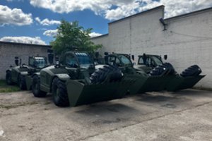 Lietuvos kariuomenės sandėlius pasiekė teleskopiniai krautuvai „Kramer“