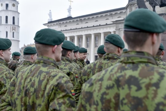 Aiškėjant konkretiems šauktinių tarnybos vengimo būdams politikai imasi veiksmų: nurodė, ką keis