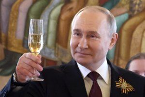 Siūlo siųsti karius į Ukrainą, bet dalyvauja V. Putino inauguracijoje: paaiškino, ką reiškia keistas Prancūzijos elgesys